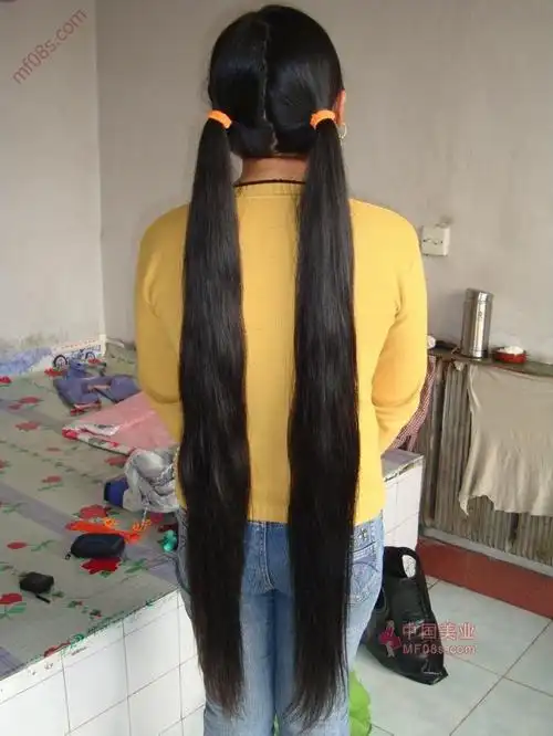 女大学生1.2米长发剃成光头(6)