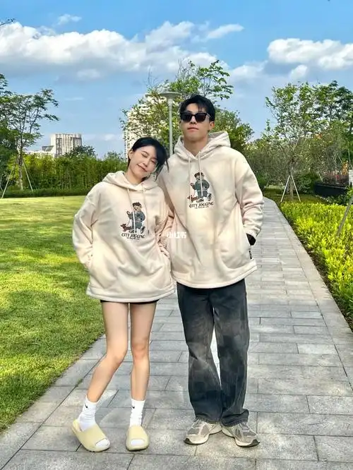 162和185这也太配啦75早秋杏色情侣卫衣