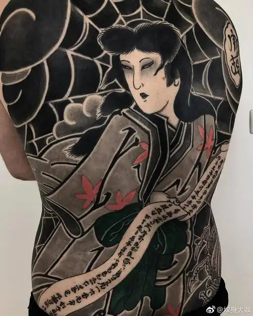 满背日式艺妓纹身图案