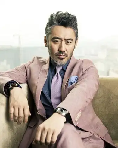 言承旭满脸胡须惨变大叔 男星超帅留胡子造型