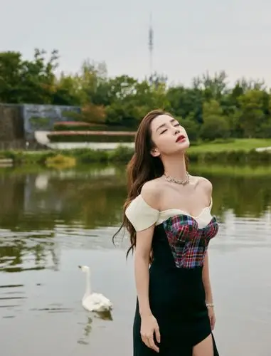 原创baby抹胸长裙大秀窈窕身材肤白貌美尽显女神风采