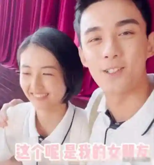 吴磊张子枫恋情官宣引热议,甜蜜幸福获网友祝福