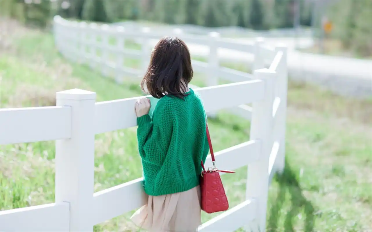 精选伤感女生的背影唯美摄影桌面壁纸图片大全