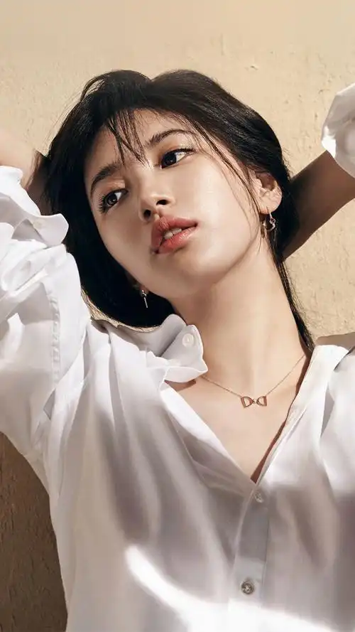 穿衬衣的韩国美女明星