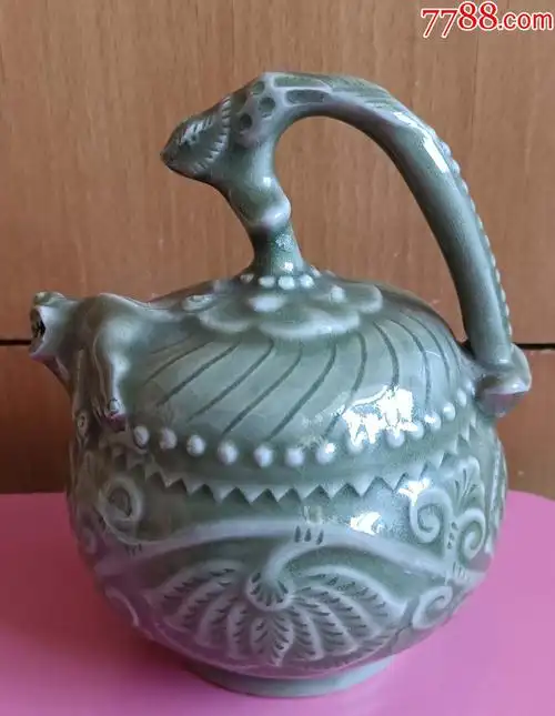 名瓷耀州窑青釉倒流酒壶式样奇特