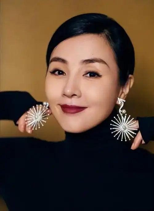 戏里赤裸上阵,戏外守身如玉,曾"一脱成名"的她50岁还没对象