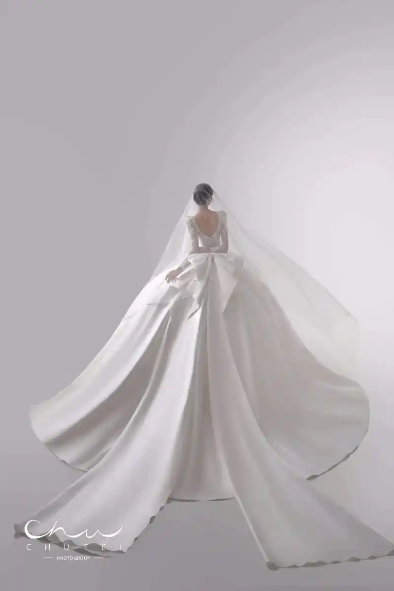 一张背影即可封神.有一种婚纱照叫"初斐",可以珍藏一生～～  - 抖音