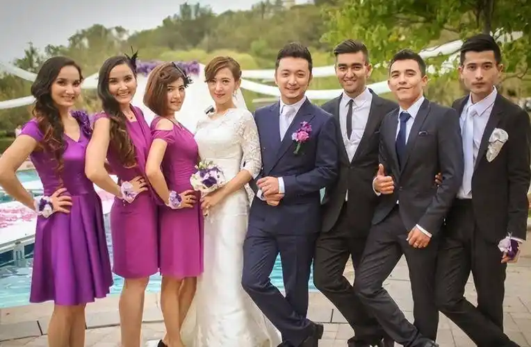 原创撒贝宁新疆过生日合体老婆尼格买提现身共舞不带老婆引争议