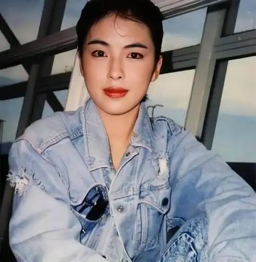 纵容妻子败光20亿63岁张学友恋爱脑35年17岁女儿做兼职