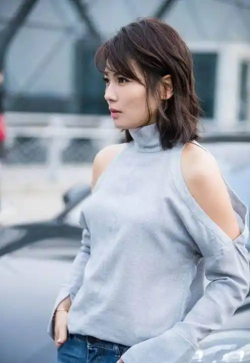 刘涛气质真好,西服短发穿搭霸气十足,网友:40岁秒变20岁少女!