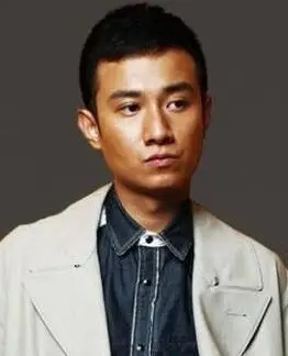 文章戴眼镜寸头图片 男生清爽寸头就这样扎(3)_明星发型_西子美发网