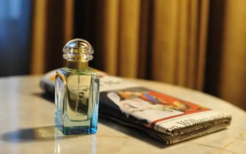 香水,香氛,安静,报纸,奢侈品,房间,matthewbok,品牌爱马仕壁纸图片