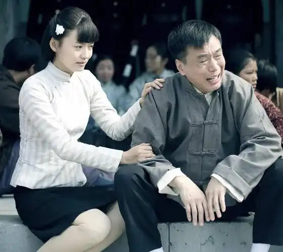 《面具背后》:果郡王李东学一人分饰两角,四角恋中苦苦挣扎