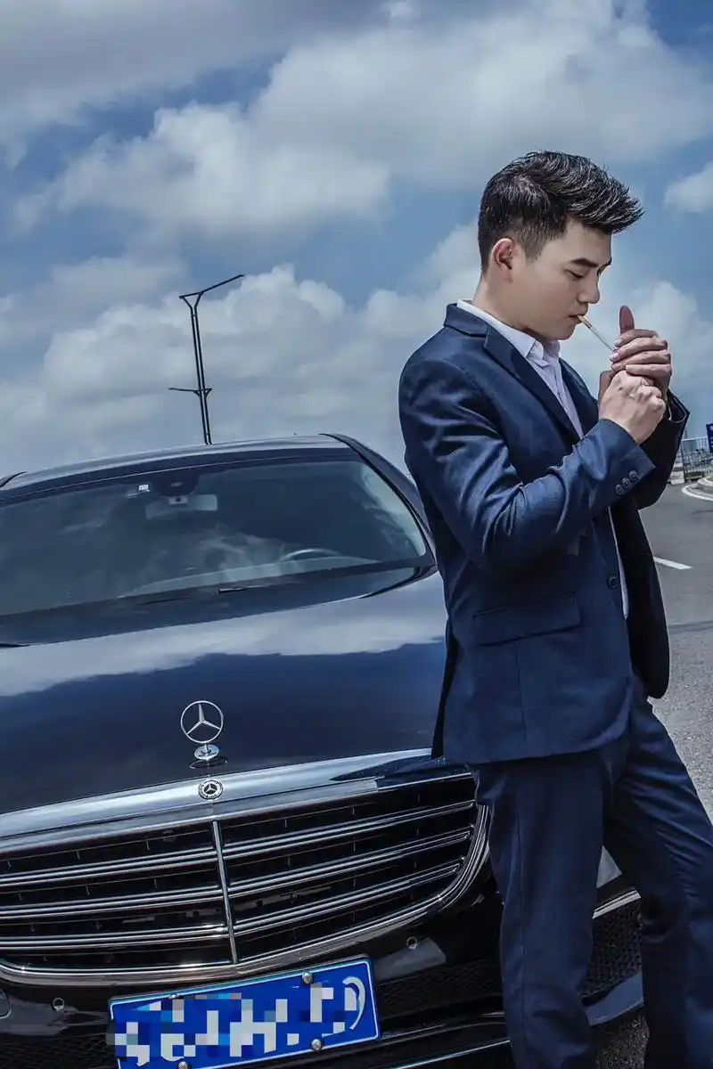 多金帅气的霸气男人谁不爱呢 #西装杀 #黑色系 #原创摄影  - 抖音