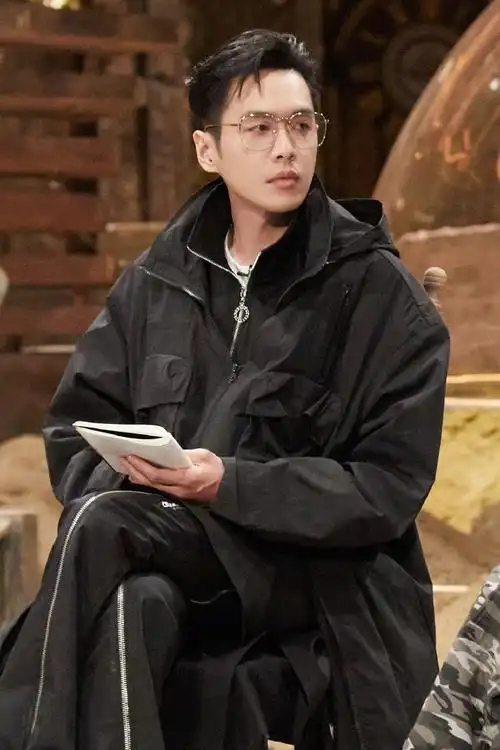 张若昀大侦探剧照9615全黑造型77眼镜,又帅又苏61#张若昀大