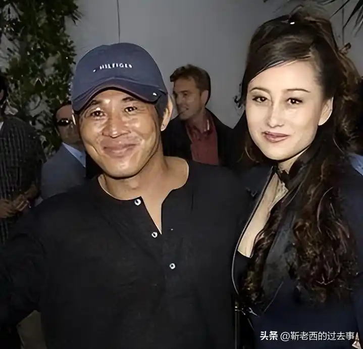 李连杰晒妻子近照,61岁利智衰老似奶奶,62岁黄秋燕依旧美艳动人