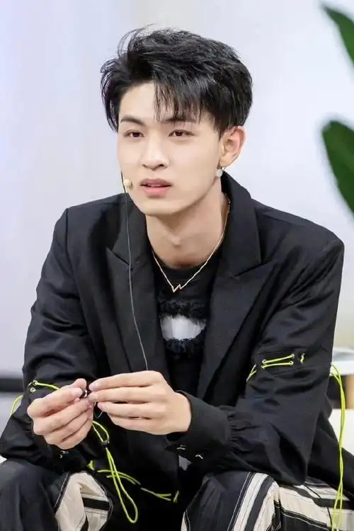 有被秦霄贤唱歌惊艳到##秦霄贤元音现场生唱视频