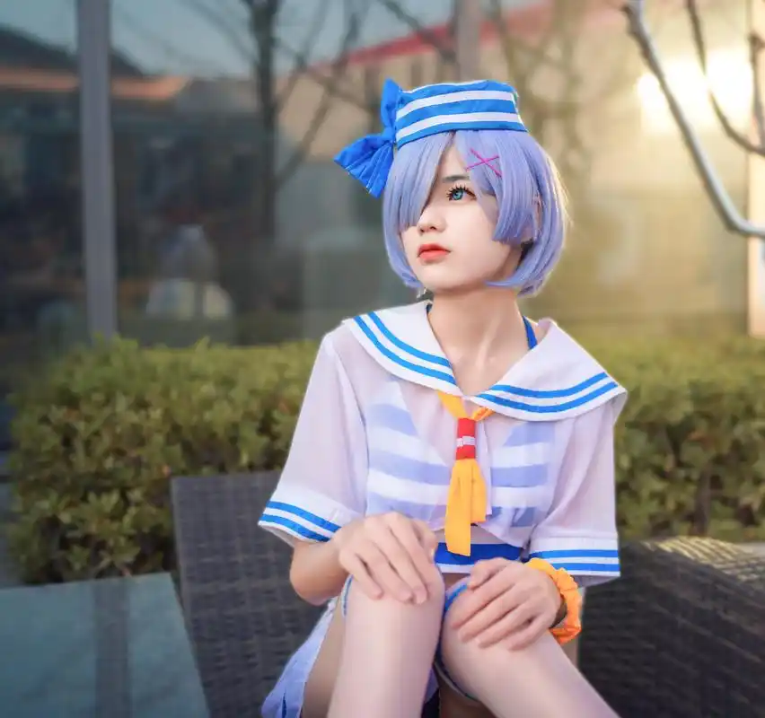 雷姆泳装cos,怎么这么不小心,把衣服都弄湿了