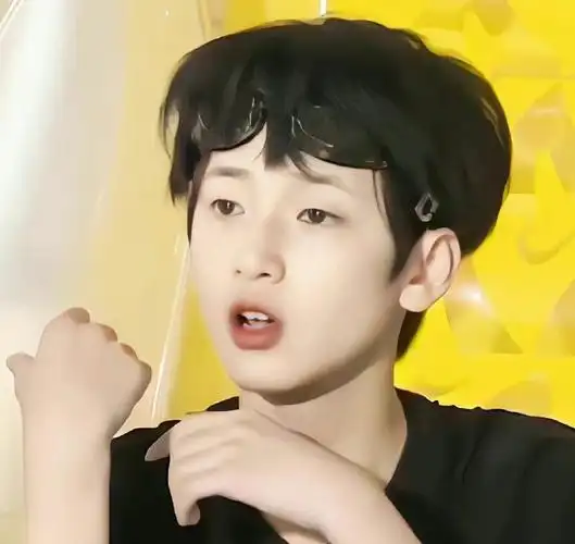 张真源严浩翔童年照