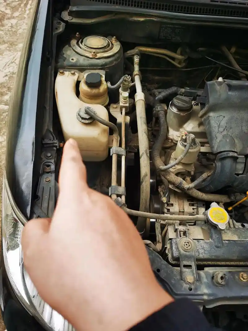 该保养了.冷却液不足了,机油好像也要换了,遥控器能锁门不能开 - 抖音