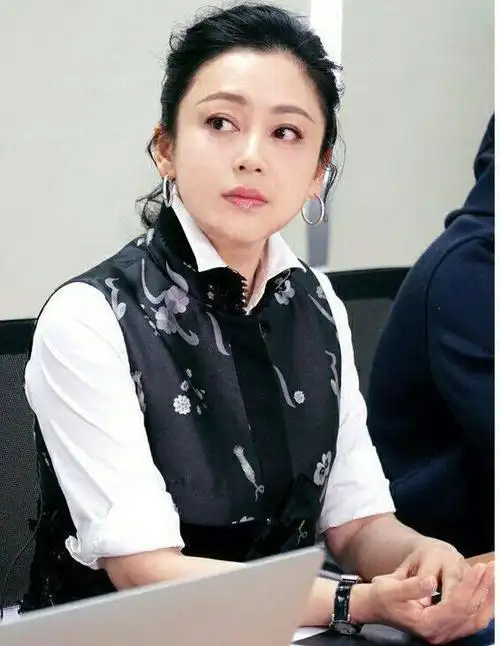 都说陈凯歌妻子美貌惊人,带你们见识一下仙女是如何长成的!