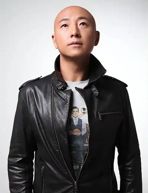 一个演戏一个唱歌,吴京拍戏缺一个坏蛋,他直接去了_朋友_电影_周晓鸥