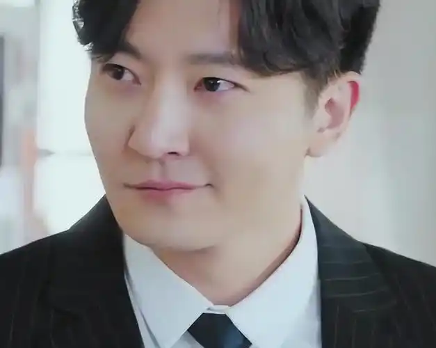 郭京飞他是一名演员,他有着不错的演技,他有很多的代表作,例如:武林