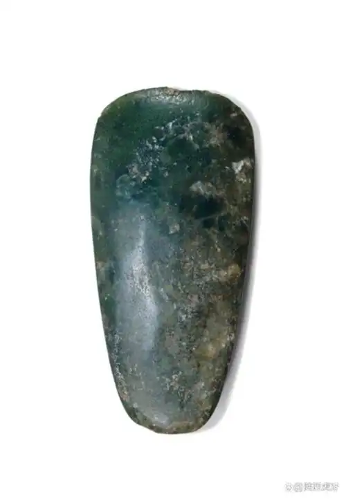 红山文化 · 玉斧,赤峰博物馆藏