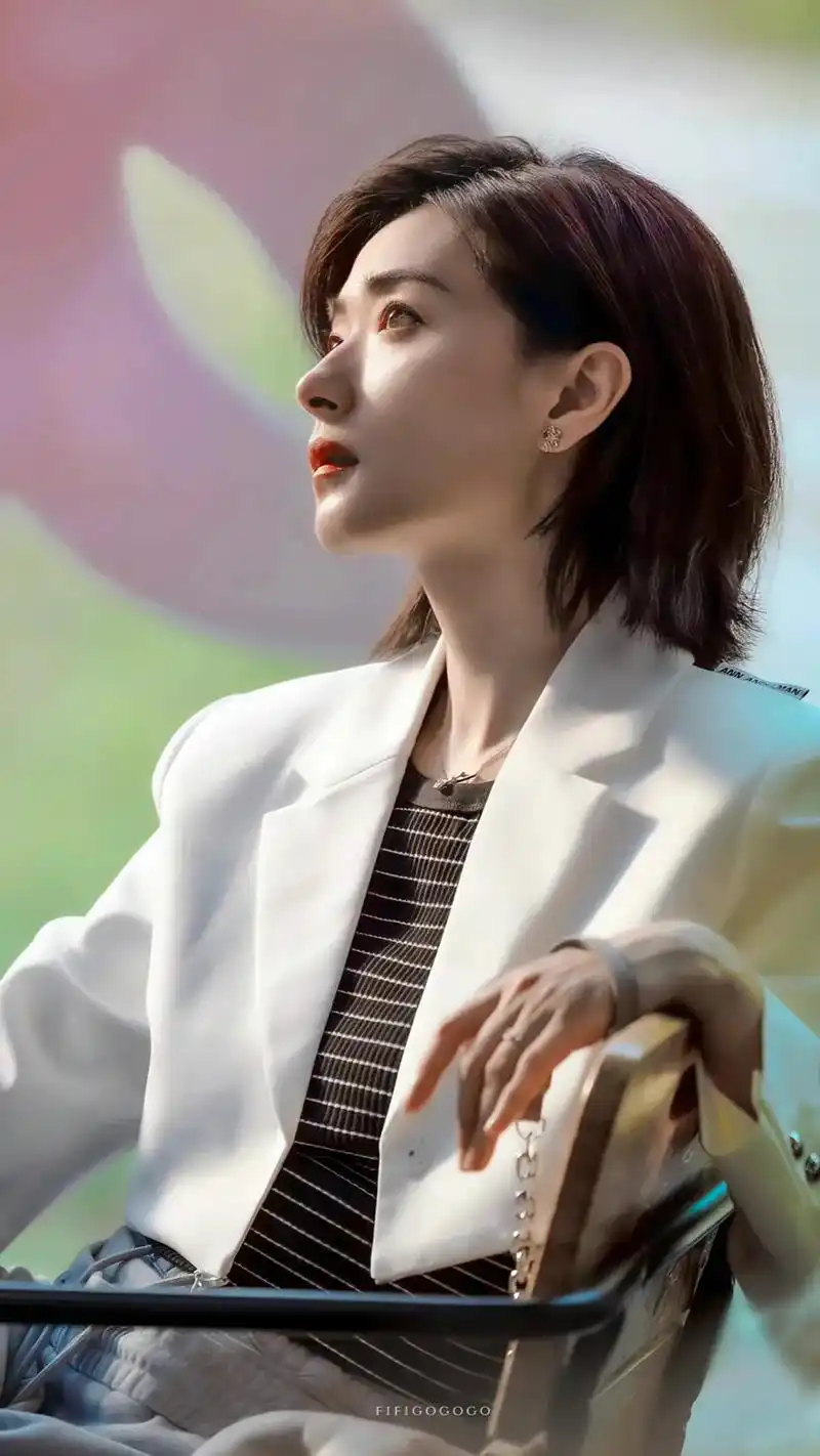 万茜新剧《简言的夏冬》#万茜@万茜 心心念念,终于来了 #简 - 抖音