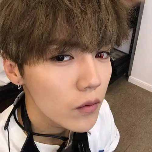 谁有鹿晗戴这个口罩的照片,求发给我!