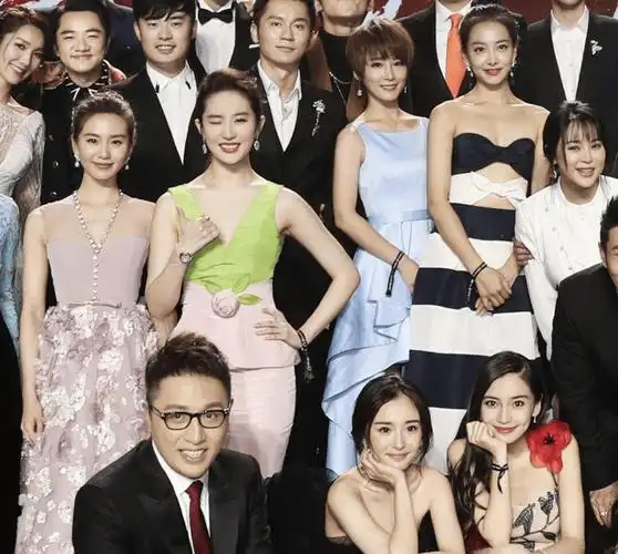 刘亦菲膀大腰圆早已不是神仙姐姐?看看她和杨幂的合照