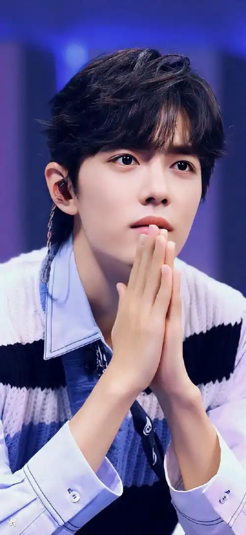 肖战##肖战在前面唱 那英在后面笑