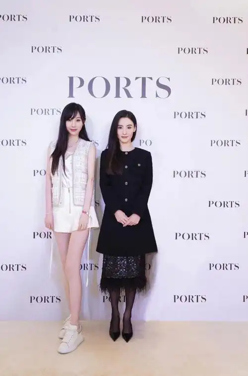 左边女孩无论颜值身高气质都比张柏芝更胜一筹[泪奔]