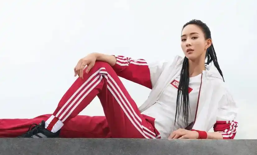 有一种时尚叫张钧甯的运动装!简单好搭还能显腿长,谁穿谁时髦