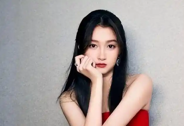 关晓彤,是时候"清醒"了|鹿晗|马天宇|林志玲|刘德华|女明星_网易订阅