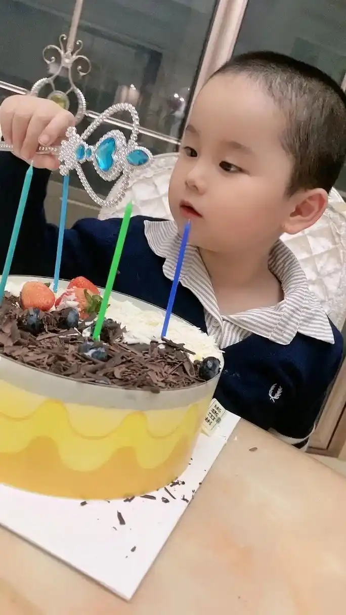 宝贝儿子四岁啦989595.童年很短,未来很远,我的男孩马不 - 抖音