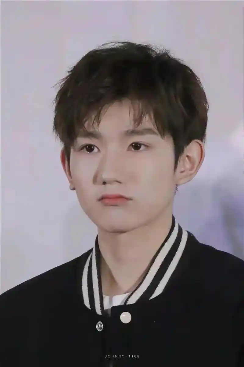 王源 嘟嘟嘴的源哥真可爱@tfboys-王源 #真的超爱这 - 抖音