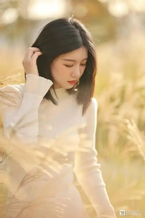 适合单人拍照的8个姿势简约不做作拍出各种美