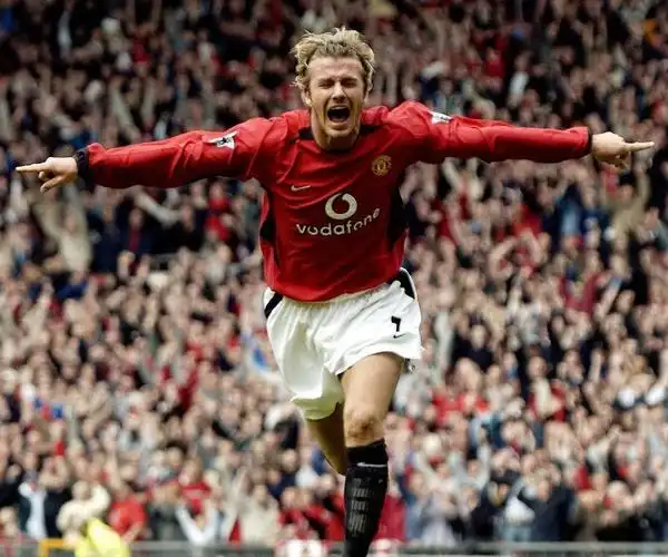 贝克汉姆晒与小七合照,12岁女儿长相成熟,两人举止亲密引发热议