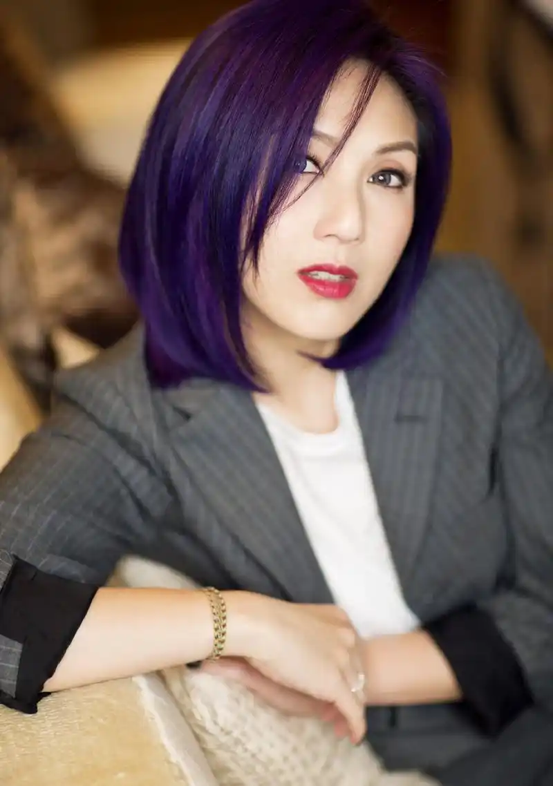 杨千嬅演唱会造型大盘点!"大笑姑婆"酷起来气场一米八?