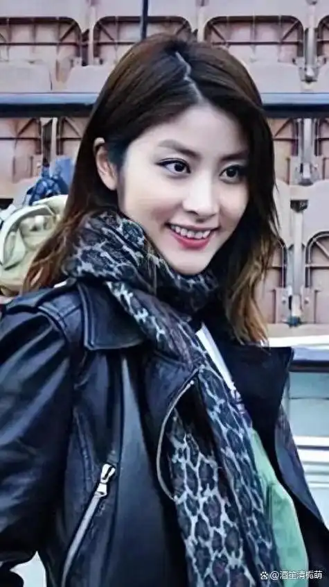 51岁陈慧琳近照曝光看着像二十多岁网友状态真好脸也大