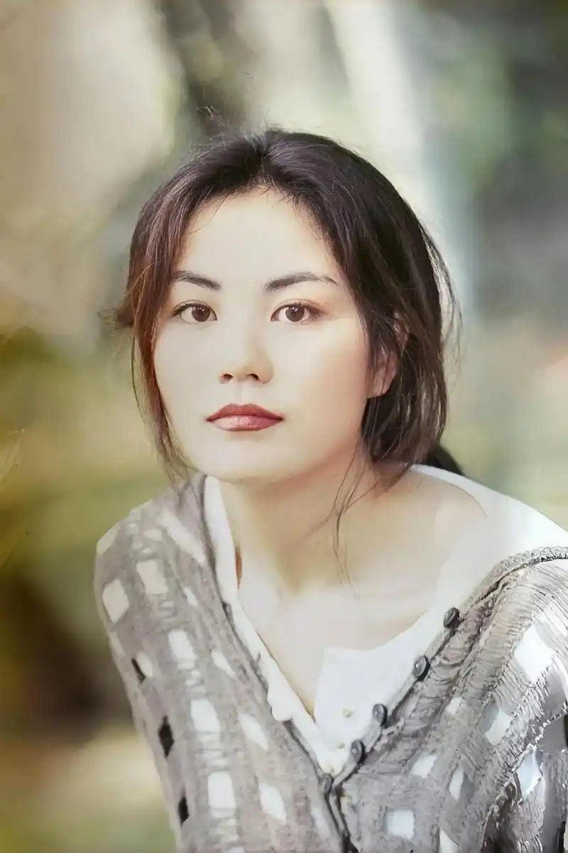 王靖雯时期的旧照.#王菲 #90年代 #回忆 #美出高级感 - 抖音