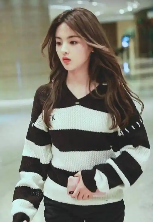 从邻家女孩变身气质美女,看锦鲤女孩杨超越的穿搭,原来这么简单_风格