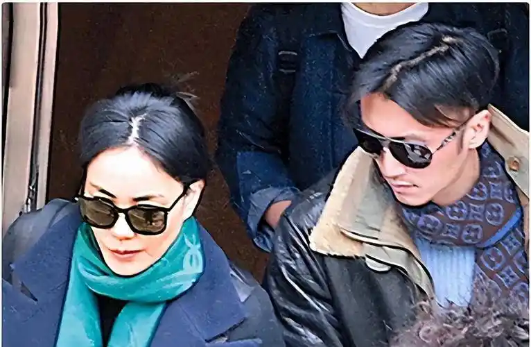 54岁王菲疑挺大肚赴京为男友庆生,谢霆锋放话:我没有新孩子_感情_婚姻