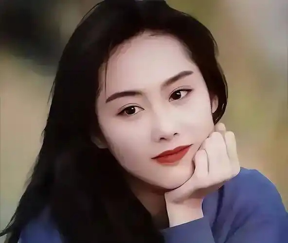 据阿昱了解,朱茵出生于一个商人家庭,家境优渥.