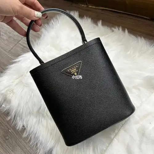 普拉达prada水桶包