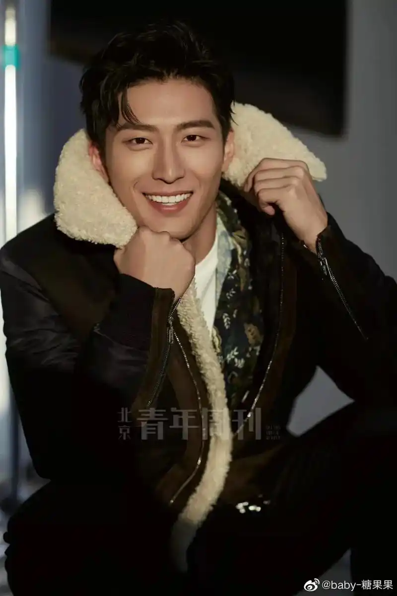 窦骁 旧图新发也是新图#治愈系笑容 #窦骁 - 抖音