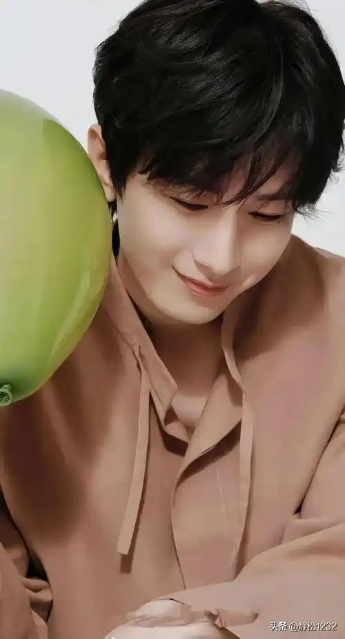 爆棚男神排名,邓为20,肖战第9,张艺兴第7,吴磊第4_身材_腹肌_时尚