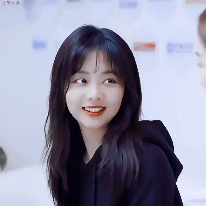 你喜欢的小众亚洲女明星# 谭松韵那张可爱的圆短脸让她无论多少岁都