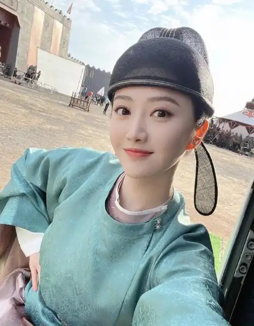 景甜个人资料简介及家世(景甜后面大佬到底是谁)_金纳莱网